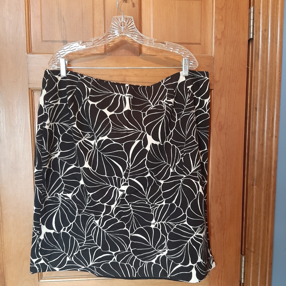 BW Leaf print skirt - Size 18W
